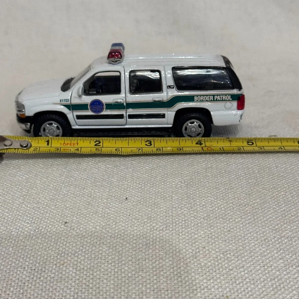 Welly US Customs Border Patrol Chevrolet Suburban 1/64 scale DOJ Vintage